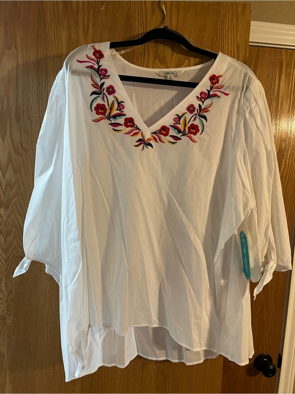 The Pioneer Woman White V-Neck Tunic with Multicolor Floral Embroidery